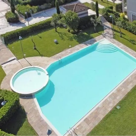 Betty's House * Cavalcaselle